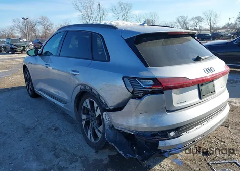 2021 Audi E-Tron Premium Quattro z USA, uszkodzony, nr VIN WA1AAAGE0MB026711